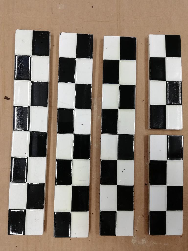 88 Antieke randtegels zwart wit geblokt 5x15cm, Ophalen