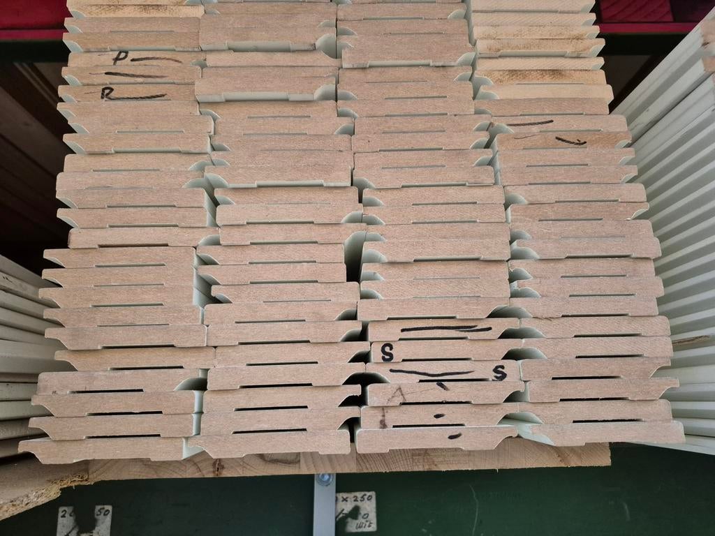 12x90mm vochtwerende plint wit ral9010 240cm lang, Ophalen, Nieuw, Havenstraat 11, Mdf
