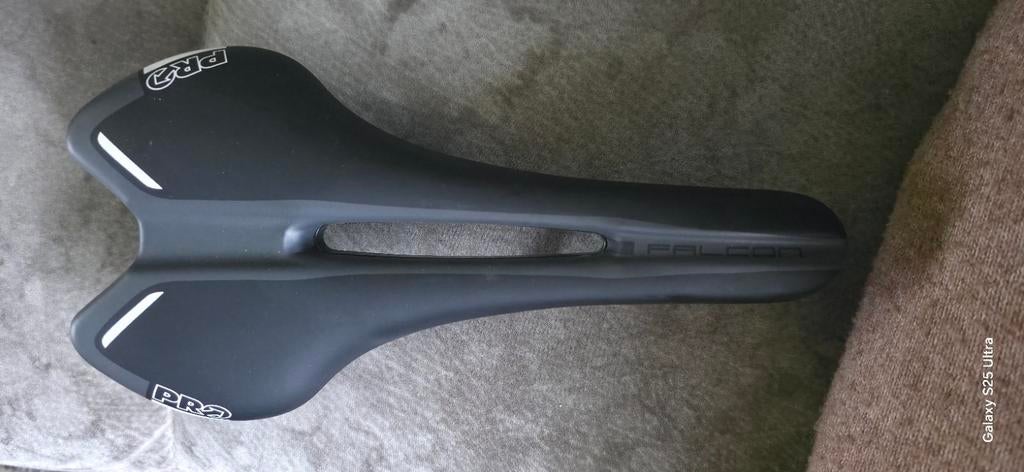 PRO Falcon zadel, 142mm - nieuw, Ophalen of Verzenden, Nieuw, Zadel