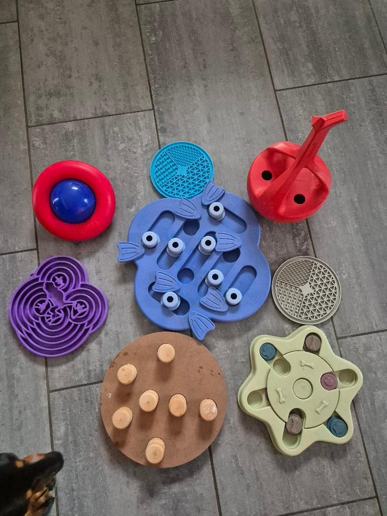 5 intelligentiespellen+3 lickmatjes (hersenwerk hond), Ophalen, Zo goed als nieuw, Intelligentiespeelgoed