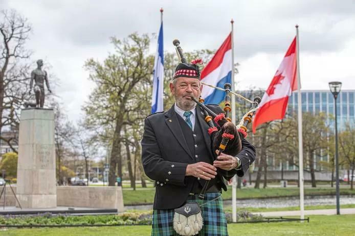 PIPERBEN DOEDELZAKSPELER DOEDELZAK WHISKY PROEVERIJ., Solo-artiest