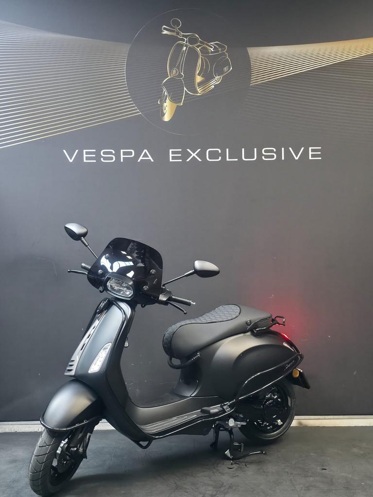VESPA SPRINT mat zwart 2026  nieuw FACELIFT vol optie, Fietsen en Brommers, Nieuw, Vespa S, Ophalen of Verzenden