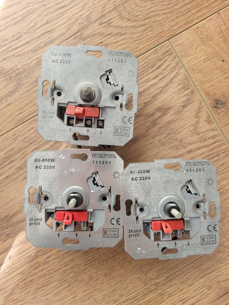 Diverse schakelaars en dimmers, Doe-het-zelf en Verbouw, Elektra en Kabels, Ophalen of Verzenden, Gebruikt, Schakelaar