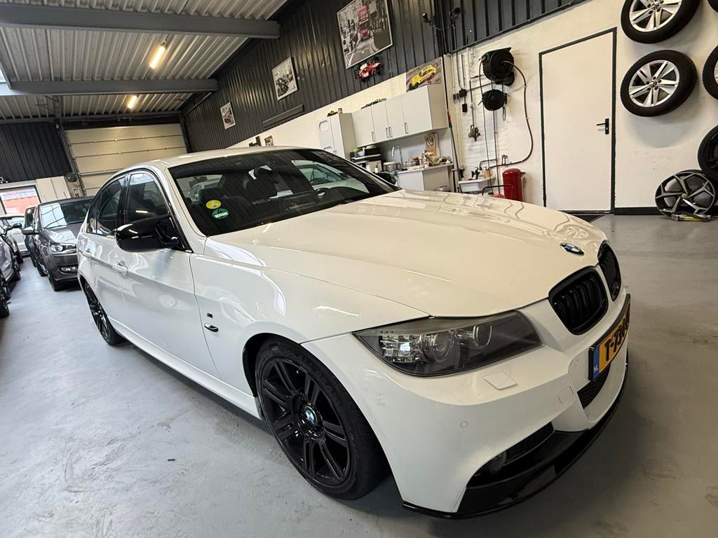 BMW 3-Serie 2.0 I 318 AUT M PAKKET AUTOMAAT NW DISTRIBUTIE!, Automaat, Achterwielaandrijving, 1995 cc, Wit