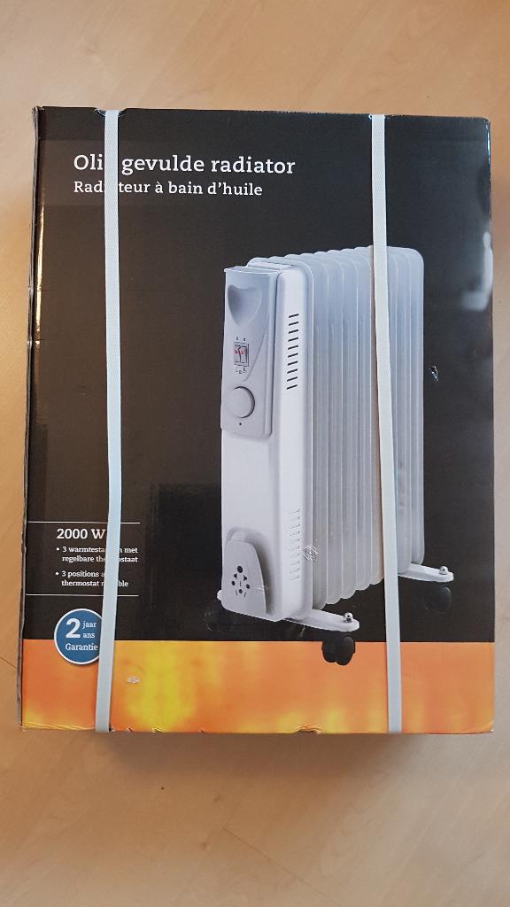 Oliegevulde radiator 2000 Watt / 9 elementen / nieuw in doos, Doe-het-zelf en Verbouw, Verwarming en Radiatoren, Ophalen, 30 tot 80 cm