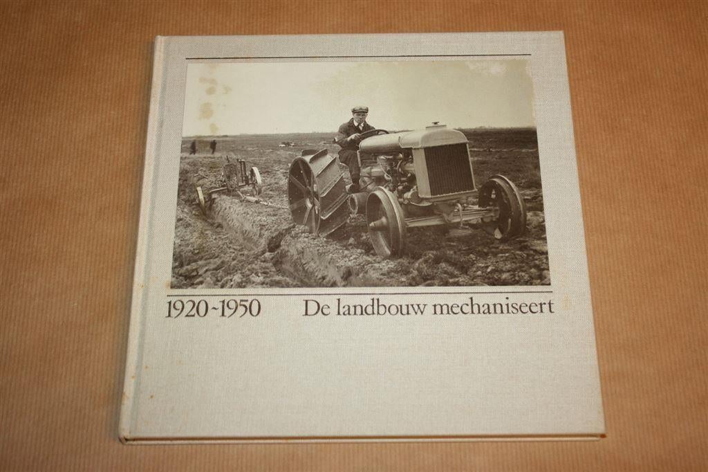 De landbouw mechaniseert 1920-1950, Ophalen of Verzenden, Zo goed als nieuw