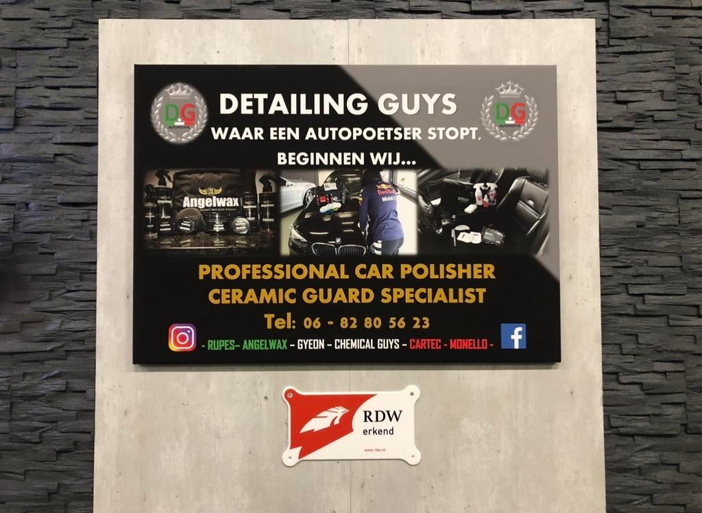 Auto poetsen car detailing car cleaning, Krasverwijdering
