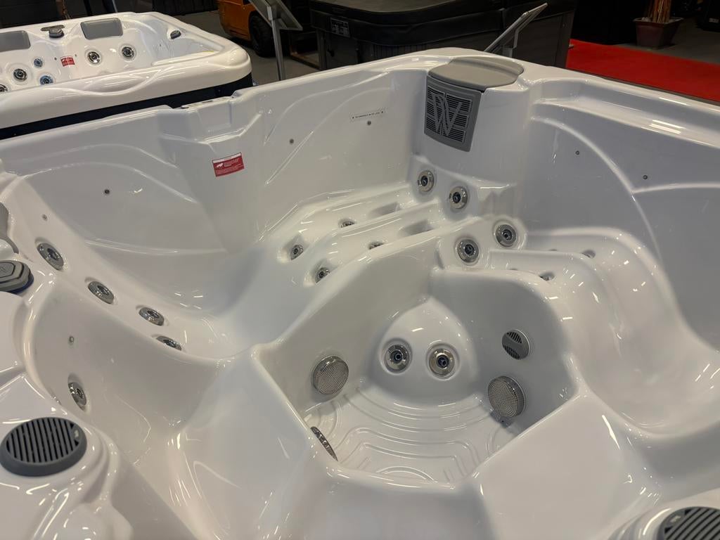 Wellis jacuzzi Budapest 200x200x89 cm, Ophalen, Nieuw, Inbouw, Trap