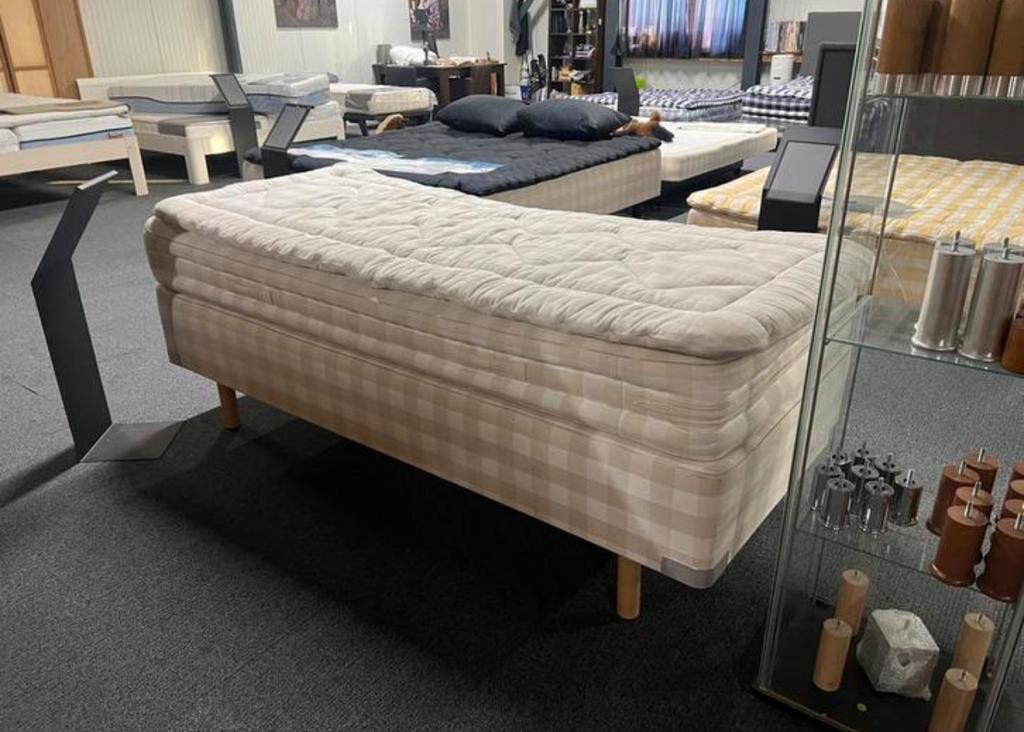 Hästens 2000T boxspring met bjx topper 90x210, Ophalen, Zo goed als nieuw, Tweepersoons, 200 cm