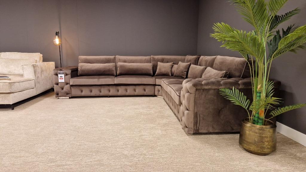 Direct ophalen | Velvet hoekbank Taupe | Showroom Utrecht, Huis en Inrichting, Ophalen, Info@trendvortex.com, Hoekbank, 150 cm of meer