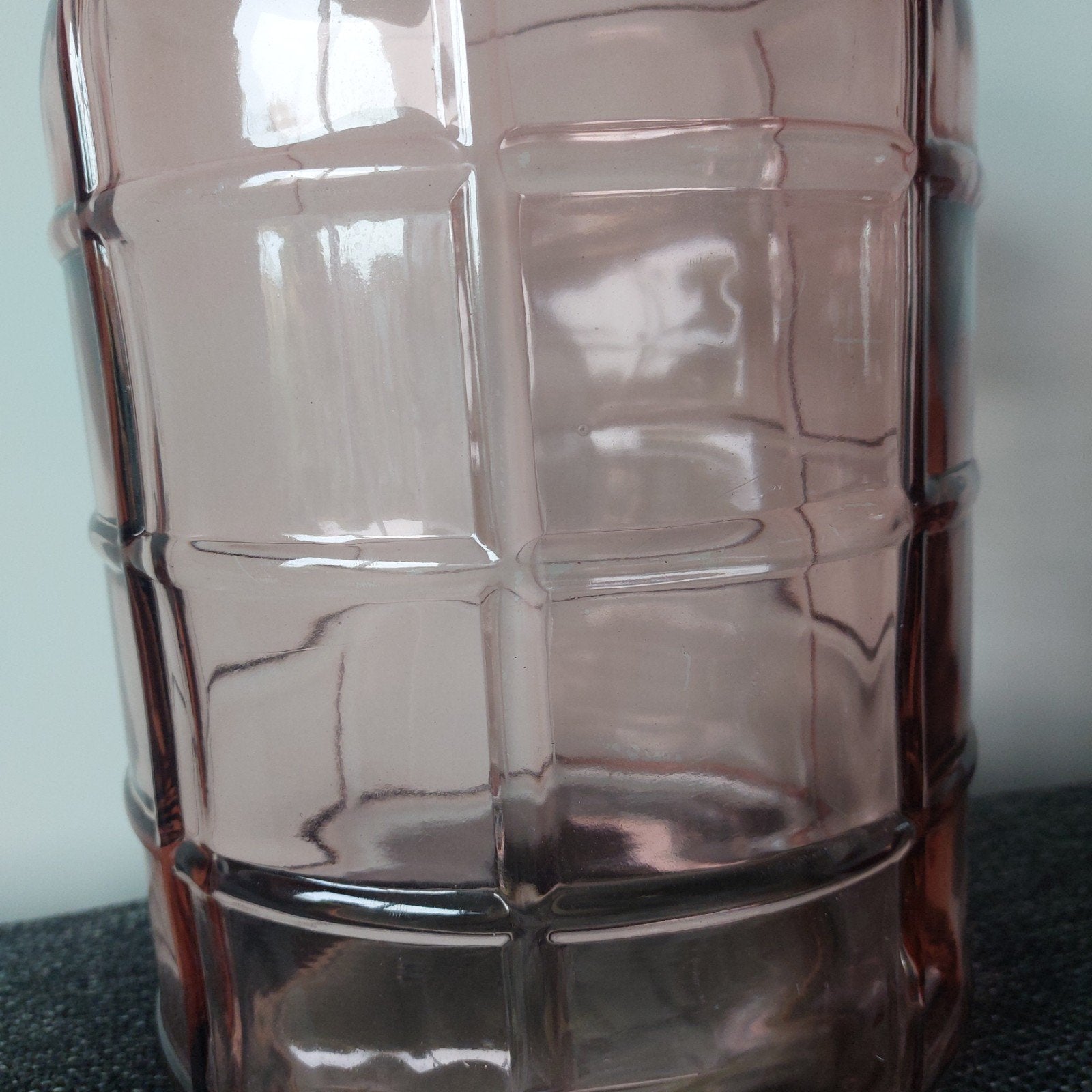 Grote roze glazen fles / vaas met ruitpatroon, Ophalen of Verzenden