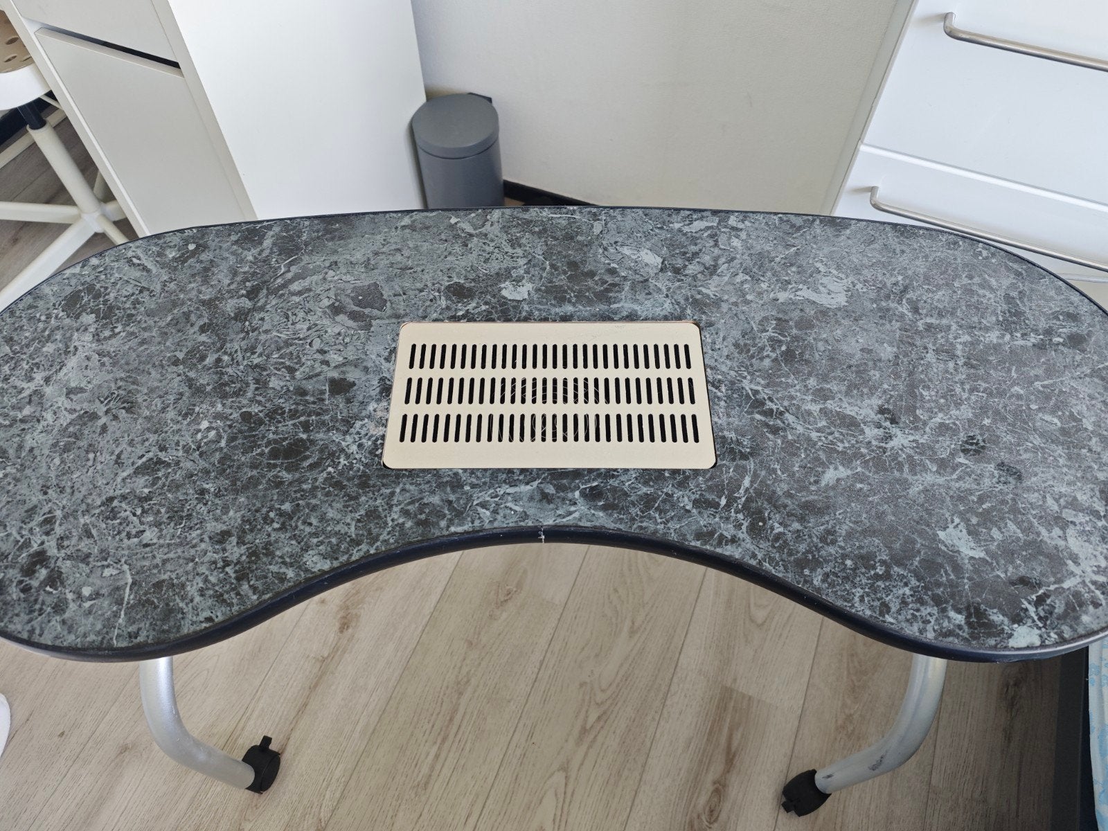 Manicure tafel met afzuiging, Ophalen, Zo goed als nieuw, 50 tot 100 cm, Minder dan 100 cm