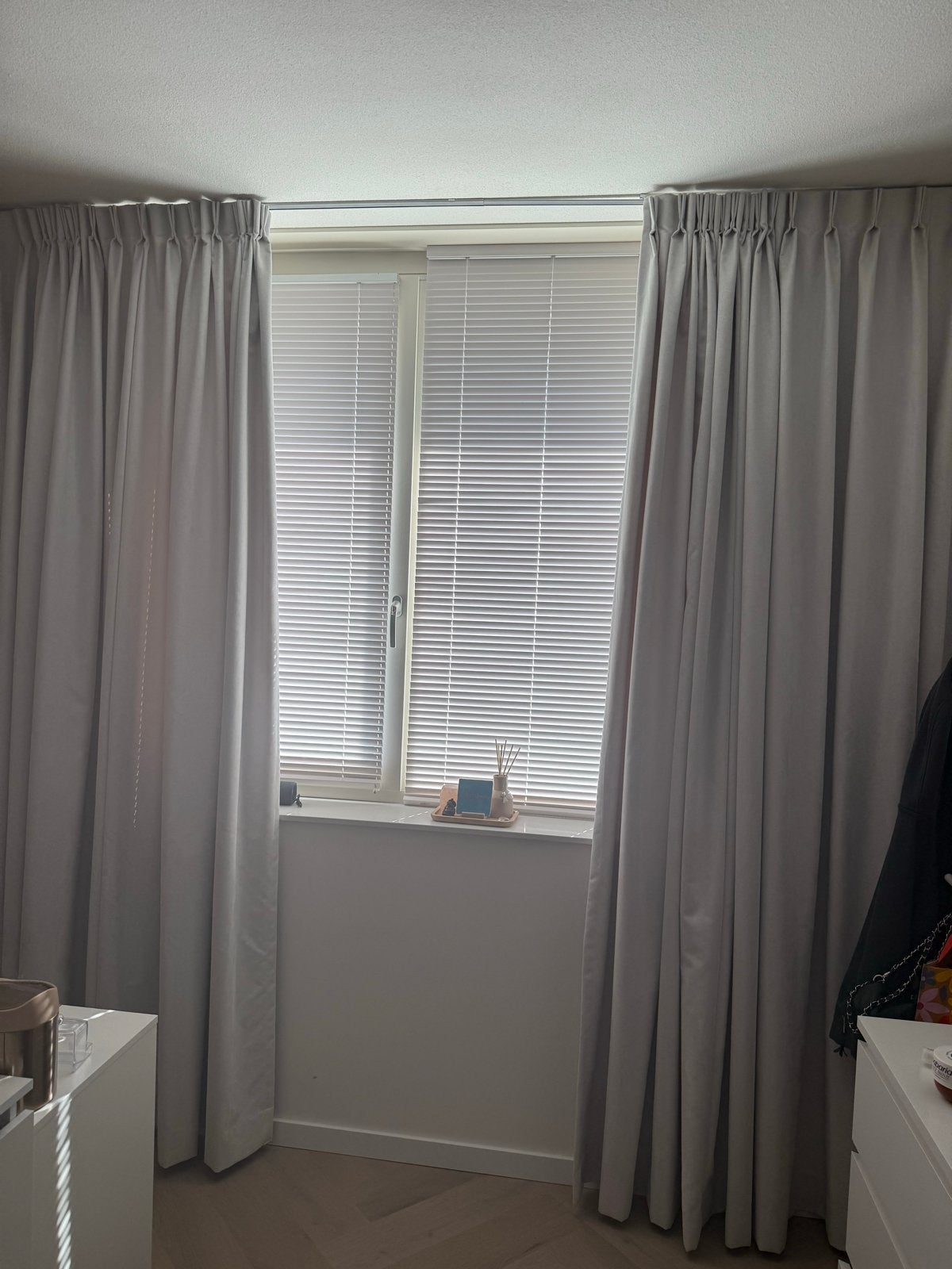 Off-white velours gordijn (300x260 cm), Ophalen, Zo goed als nieuw, Crème, 200 cm of meer