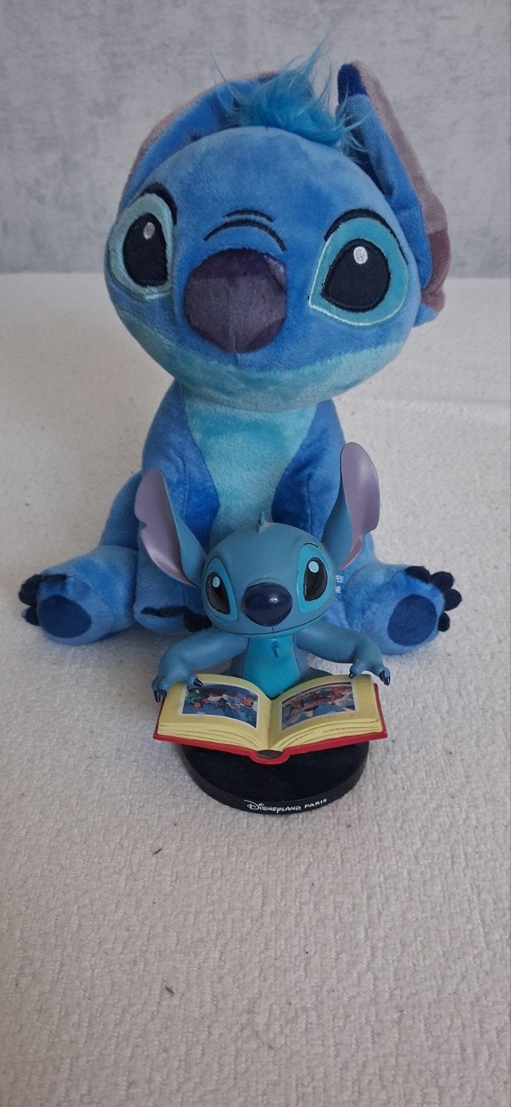 2 officiële Disney Parijs Stitch items: knuffel en beeldje, Ophalen, Overige typen, Blauw, Middelgroot (20 tot 80 cm)