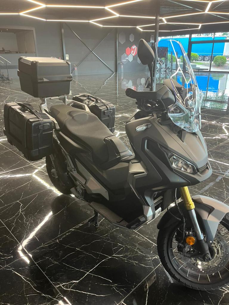 Honda X-ADV 750 | 2018 | 17.000 km | Akrapovič | kofferset |, Scooter, Sportuitlaat, Particulier, Automaat