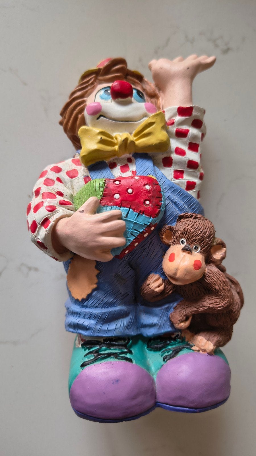 Vintage Clown Spaarpot met Aapje - 16,5cm, Verzamelen, Ophalen of Verzenden, Zo goed als nieuw, Steen, Aardewerk of Keramiek, Overige thema's