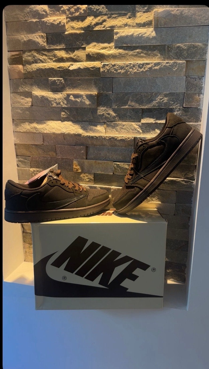 Nike Travis Scott Jordan 1 Low Dark Mocha, Ophalen of Verzenden, Nieuw, Bruin, Sneakers of Gympen