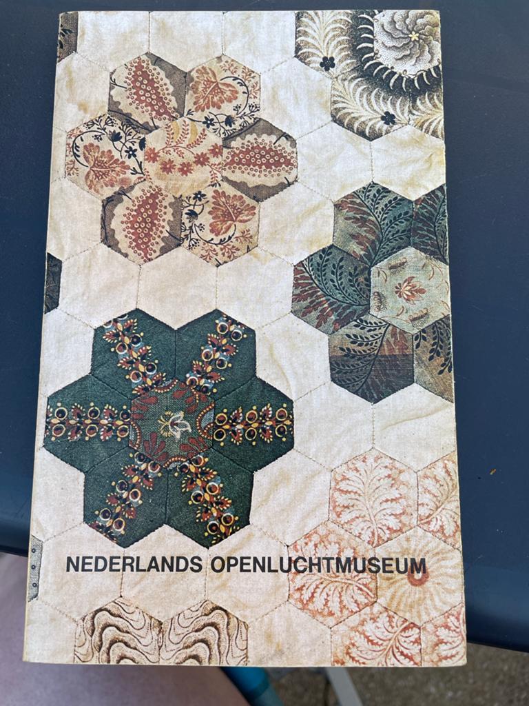 Gids Nederlands Openluchtmuseum Arnhem 1975, Boeken, Reisgidsen, Gelezen, Reisgids of -boek, Benelux, Overige merken, Ophalen of Verzenden