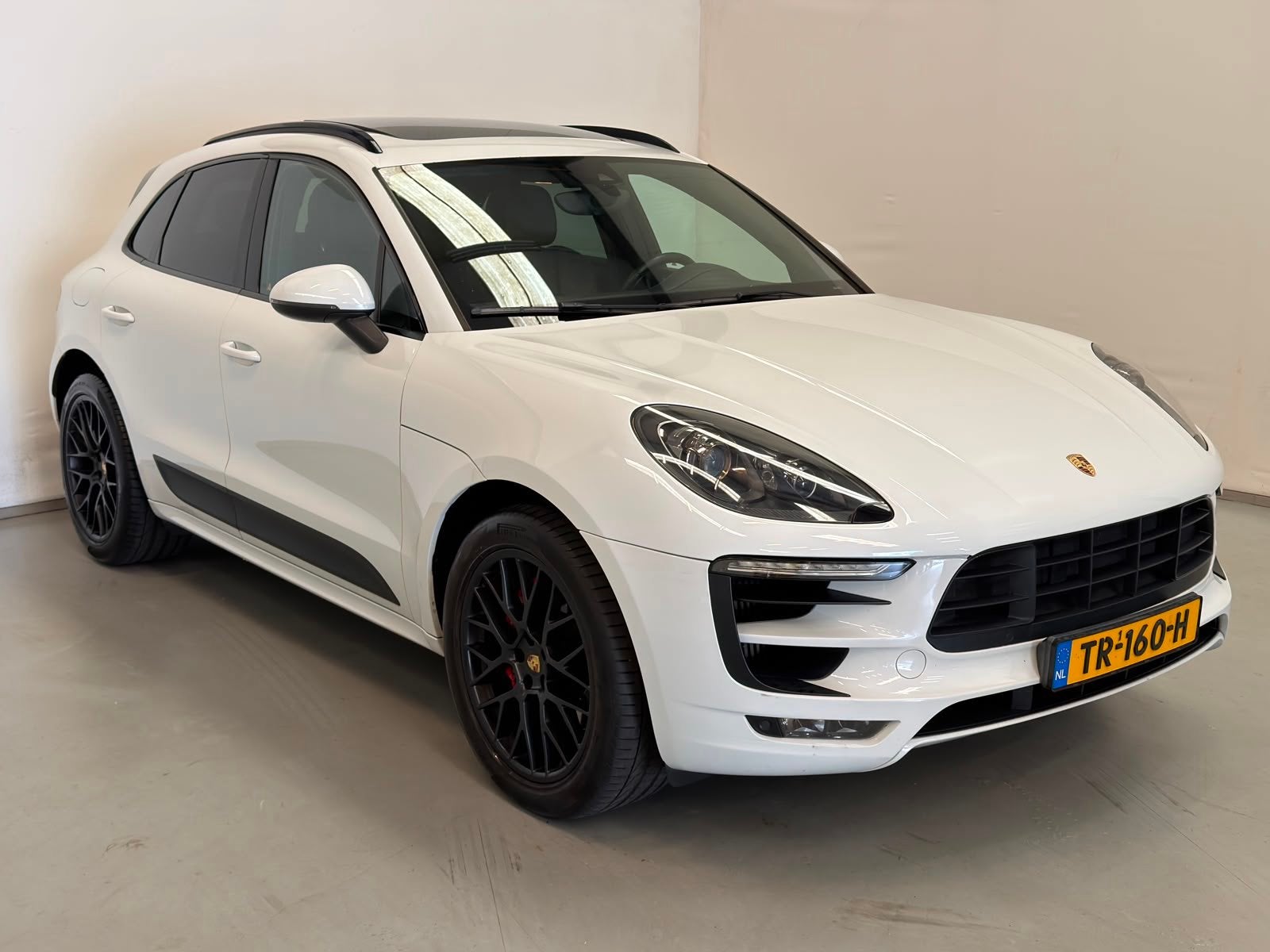 Foto 2 van Porsche Macan 3.0 GTS / Pano / Luchtvering / Trekhaak