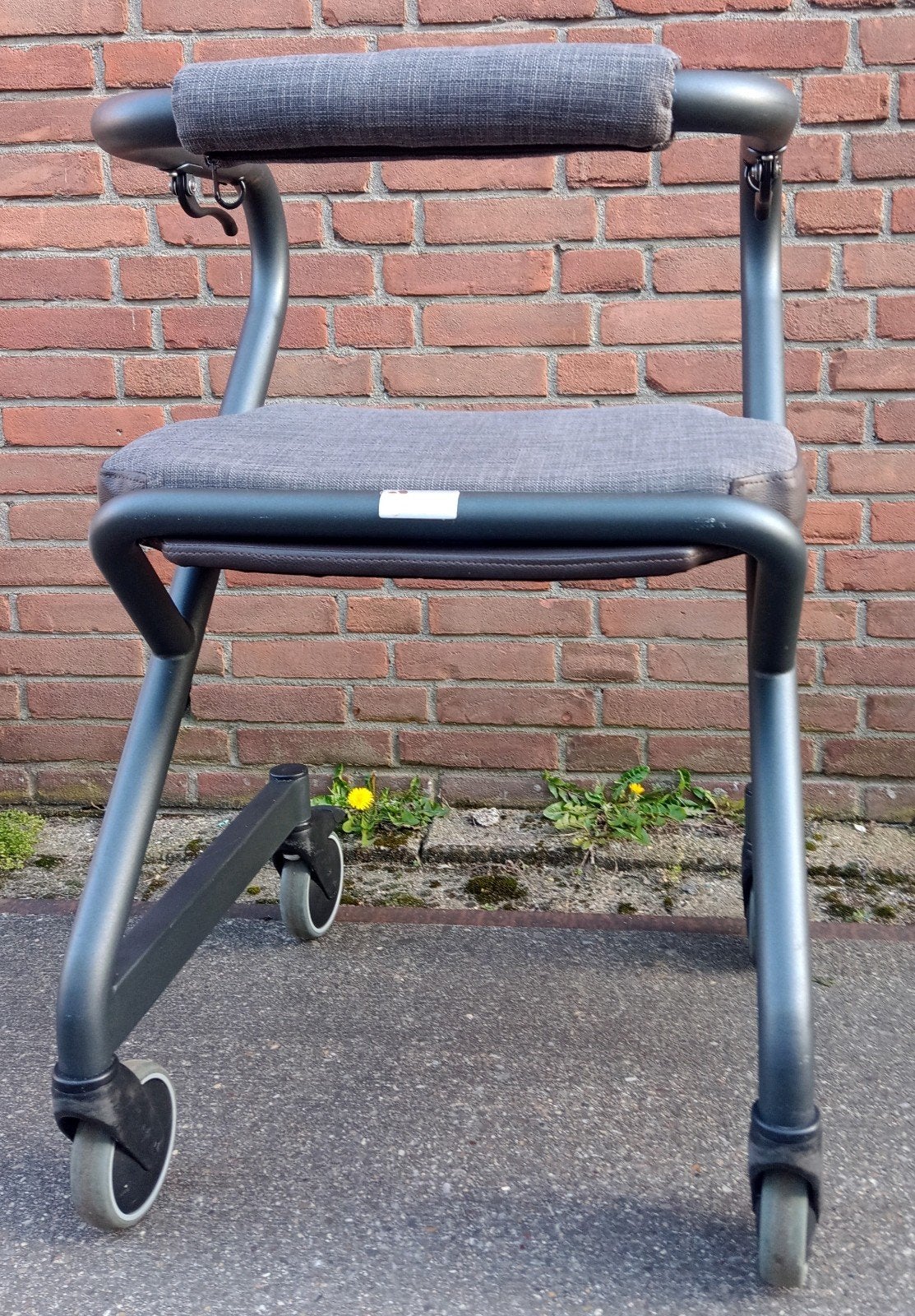 Zo goed als nieuw Saljol rollator en trippelstoel in één !!, Ophalen
