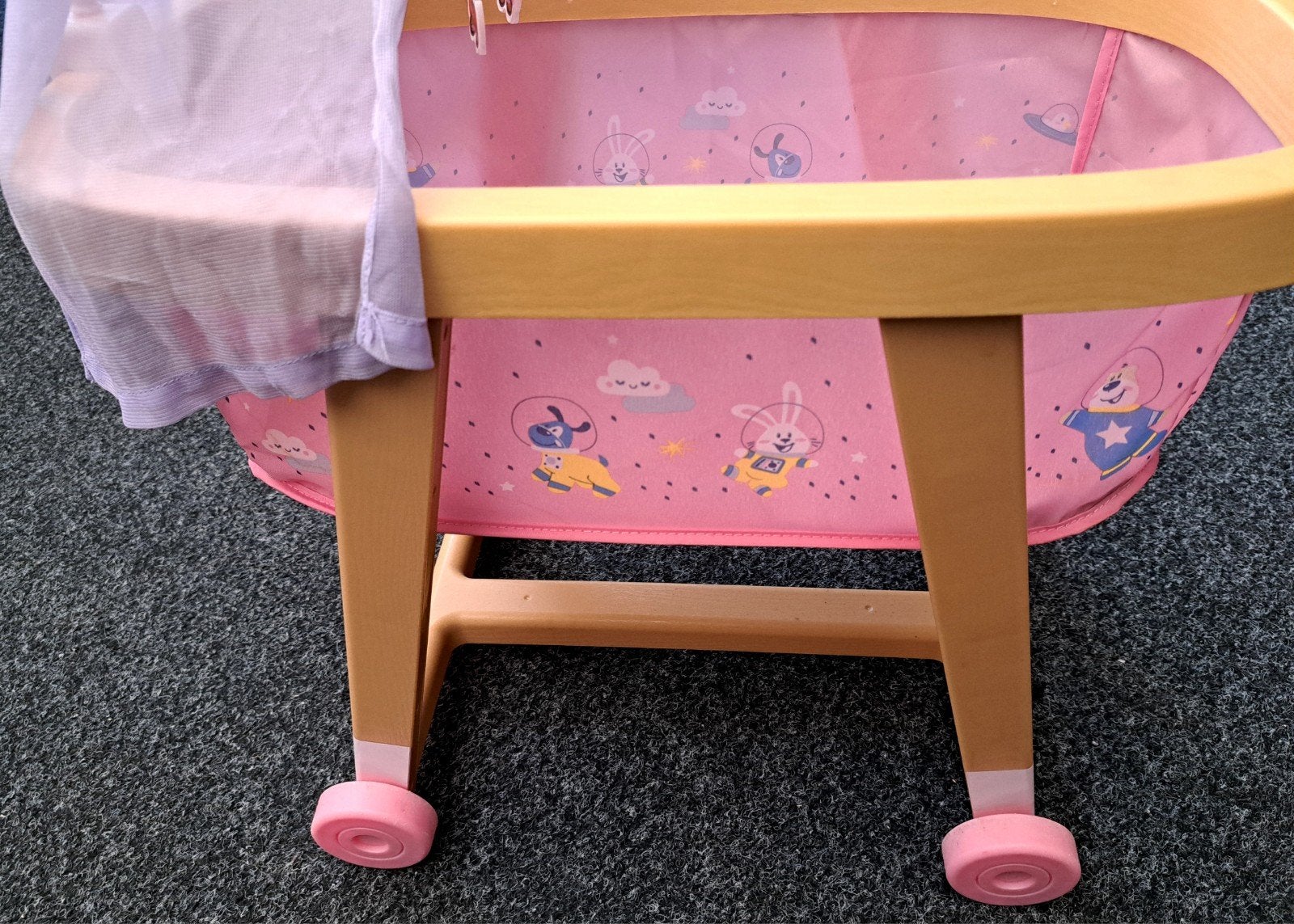 Baby born wieg, Kinderen en Baby's, Speelgoed | Poppen, Ophalen of Verzenden, Zo goed als nieuw, Babypop