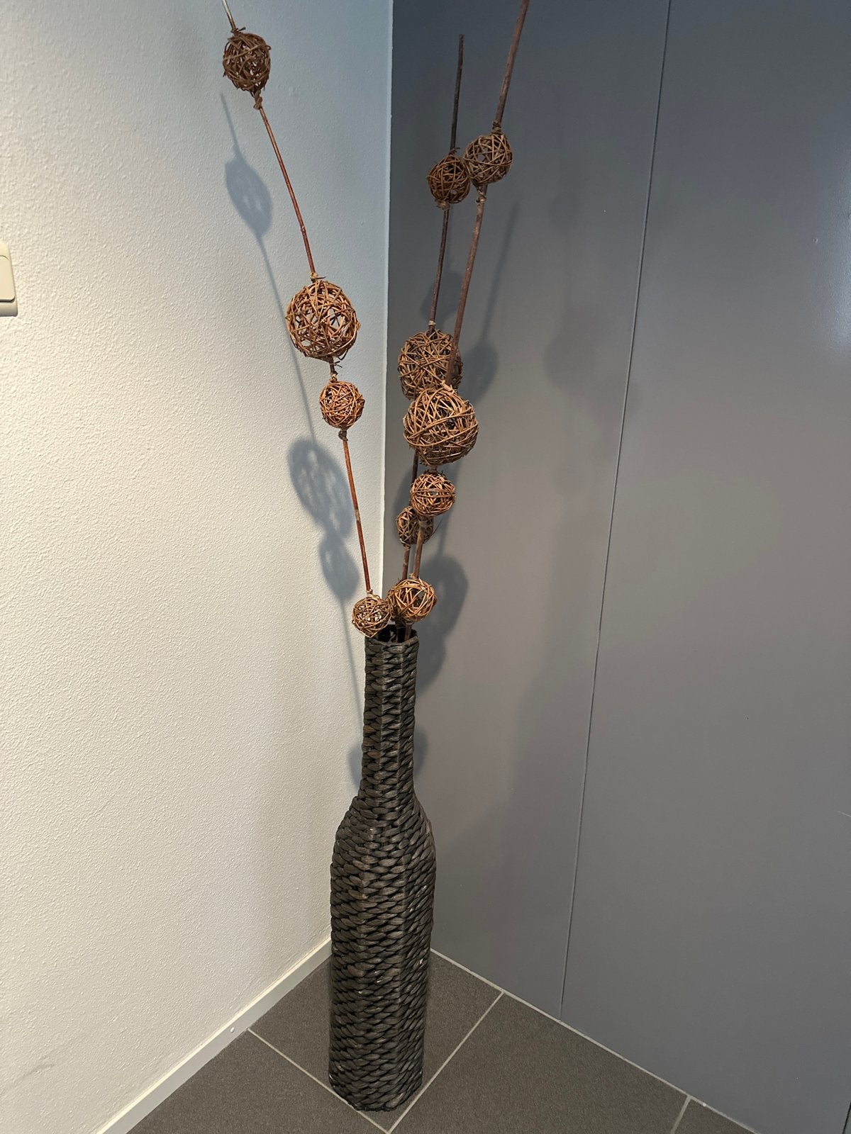 Decoratieve vaas met rotan takken, Ophalen, Overige materialen, Gebruikt, Zwart