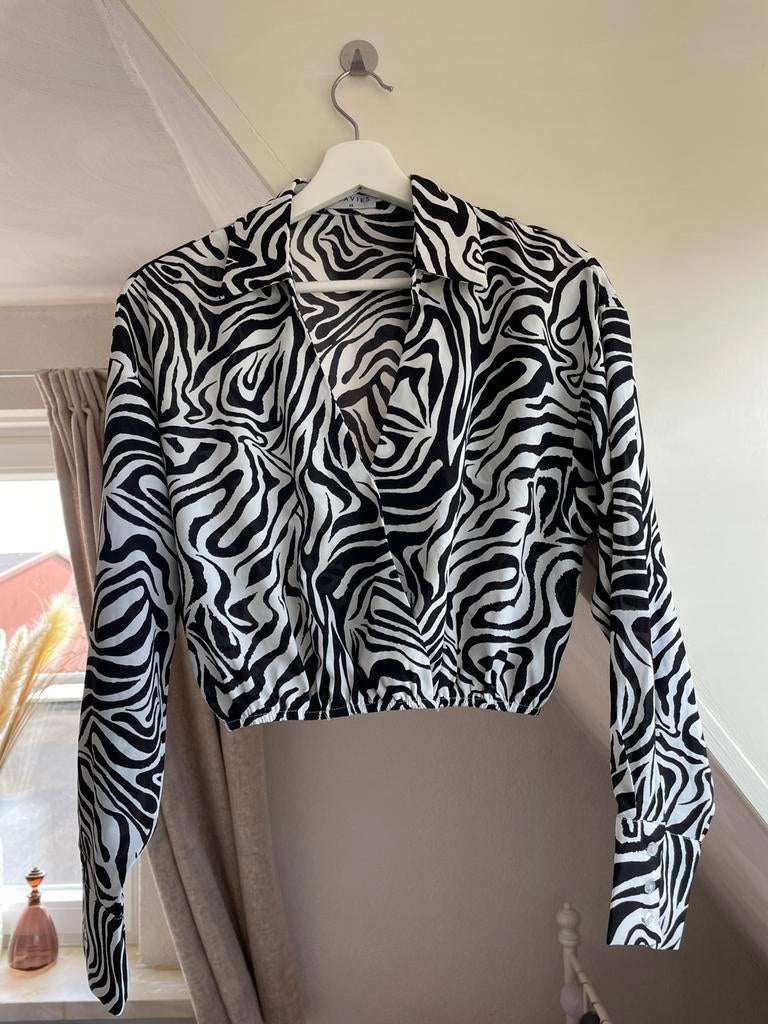 Blouse zebra zwart met wit maat xs loavies, Kleding | Dames, Blouses en Tunieken, Ophalen of Verzenden, Zo goed als nieuw, Maat 34 (XS) of kleiner