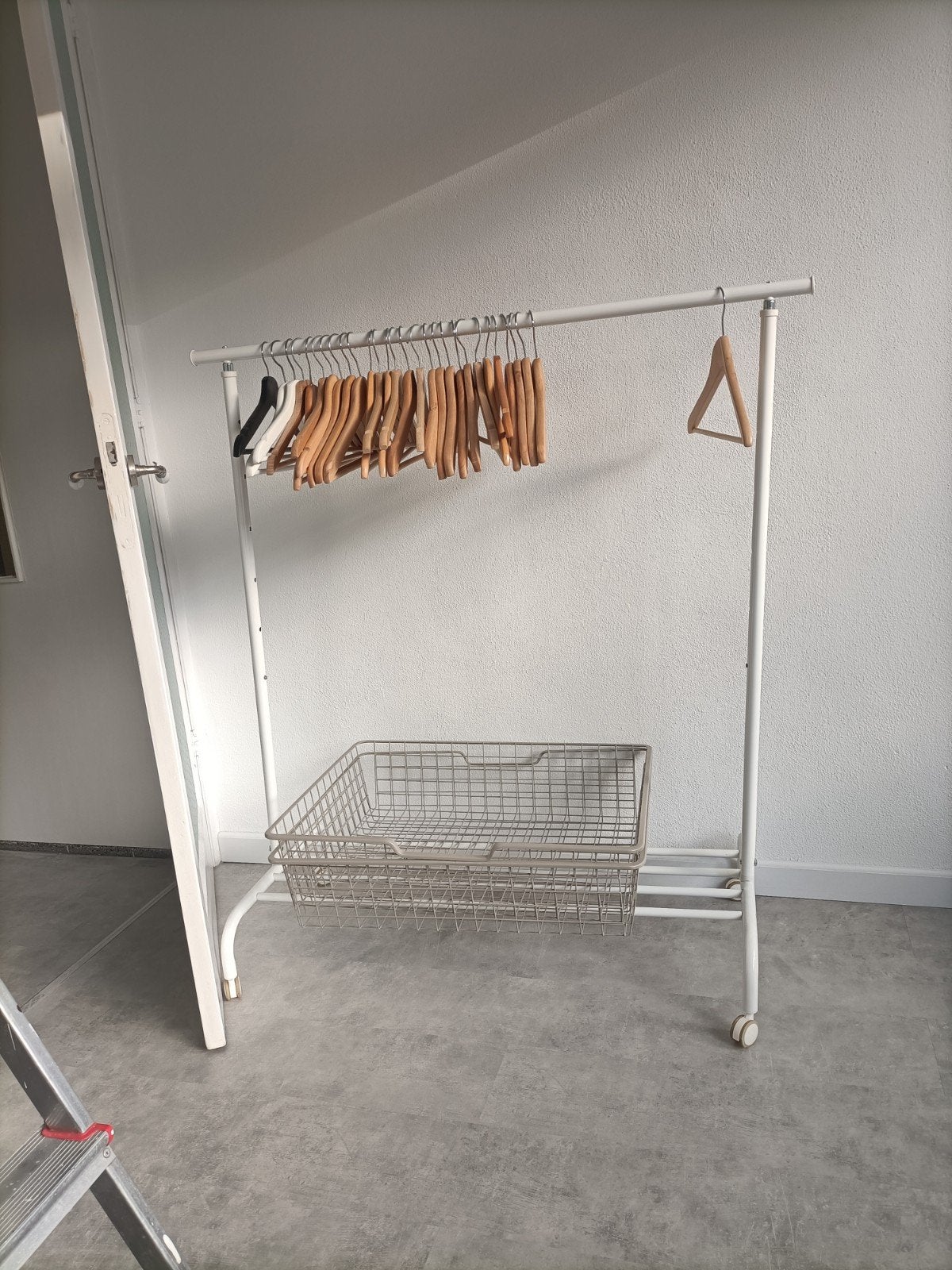 IKEA Kledingrek op wielen VANDAAG 24OKT OPHALEN, Ophalen, Met wielen, Gebruikt