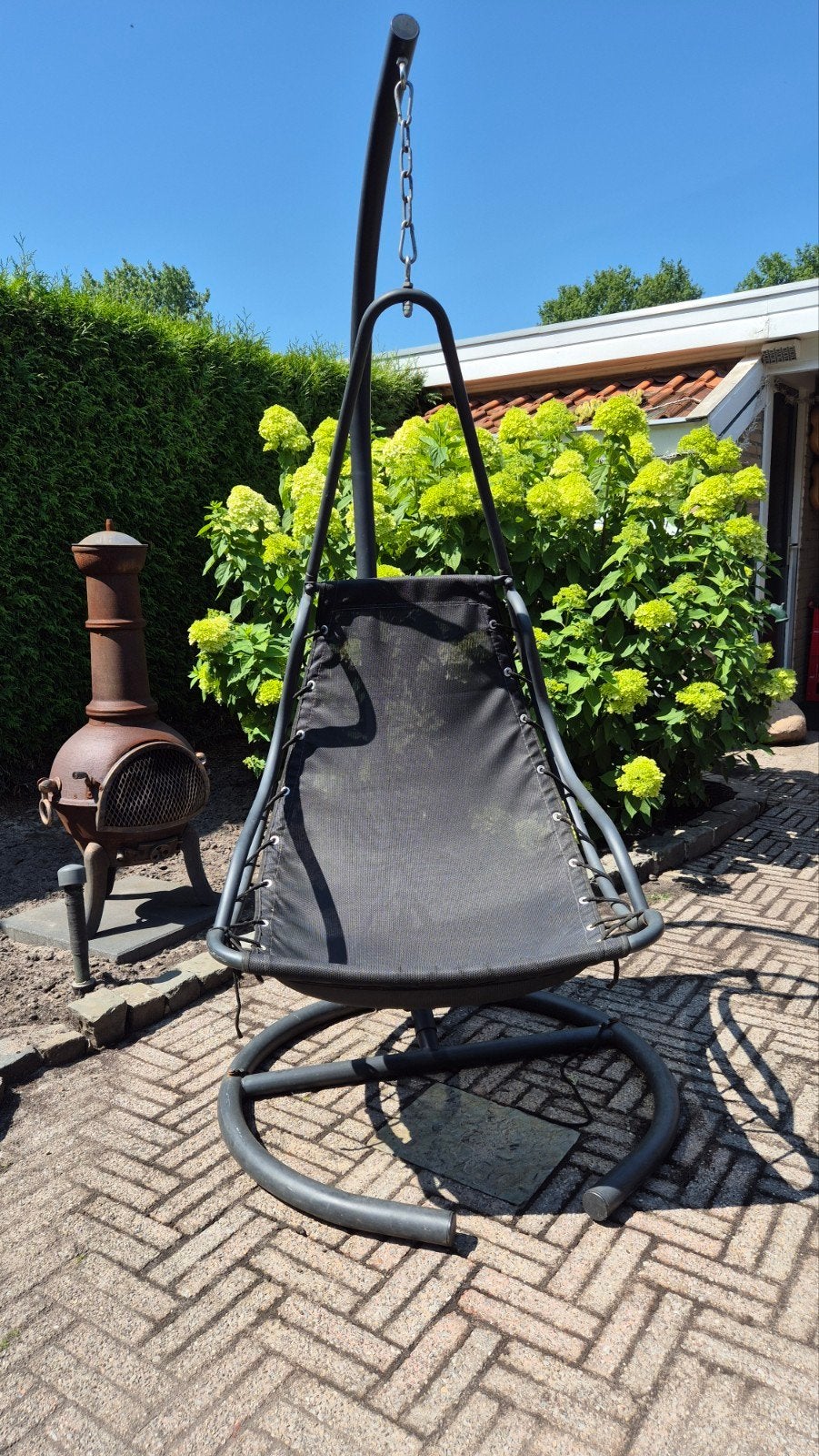 Mooie zwarte hangstoel met stevig frame - 1.90m hoog - incl., Tuin en Terras, Ophalen, Gebruikt