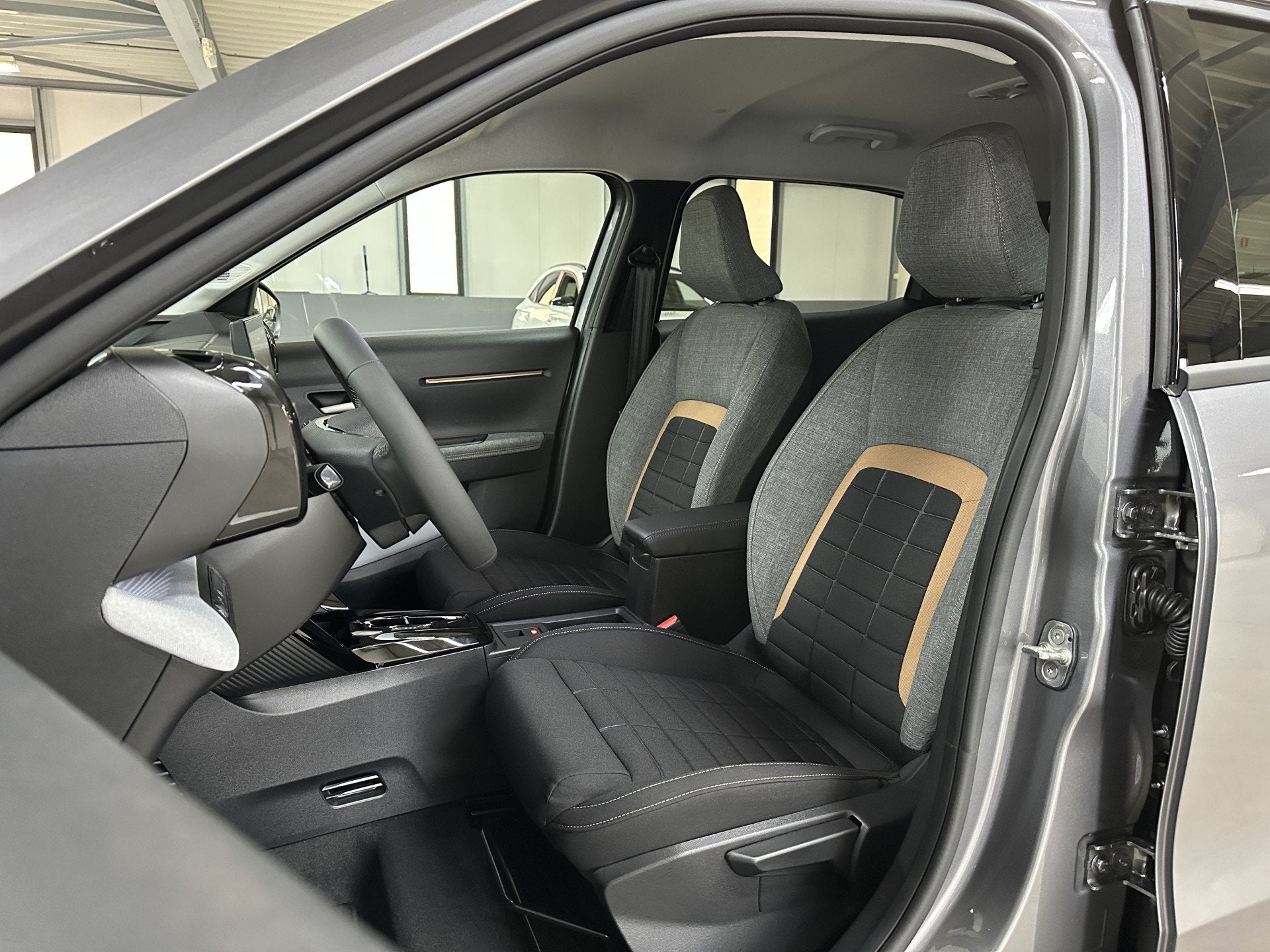 Citroën C3 Aircross 1.2 Hybrid 145pk Plus 7p. | Apple Carpl, 145 pk, Stof, Gebruikt, Zwart