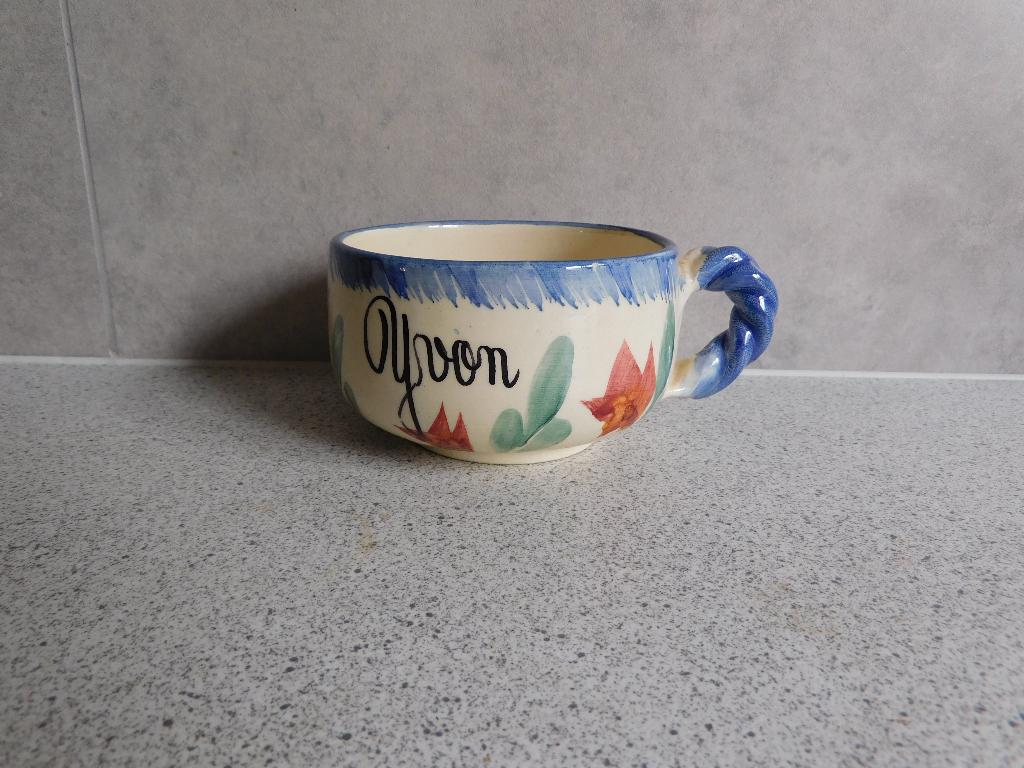Soepkom Yvon Vallandia Handpainted, Huis en Inrichting, Ophalen of Verzenden, Zo goed als nieuw, Kom(men), Overige stijlen
