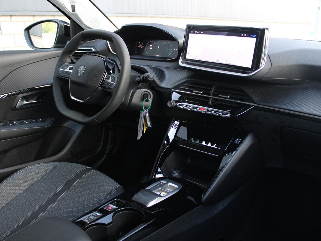 Peugeot 208 1.2 Hybrid 110 e-DCS6 Allure VOORRAAD KORTING, Auto's, Peugeot, 12 maanden, Euro 6, 1199 cc, Leder en Stof