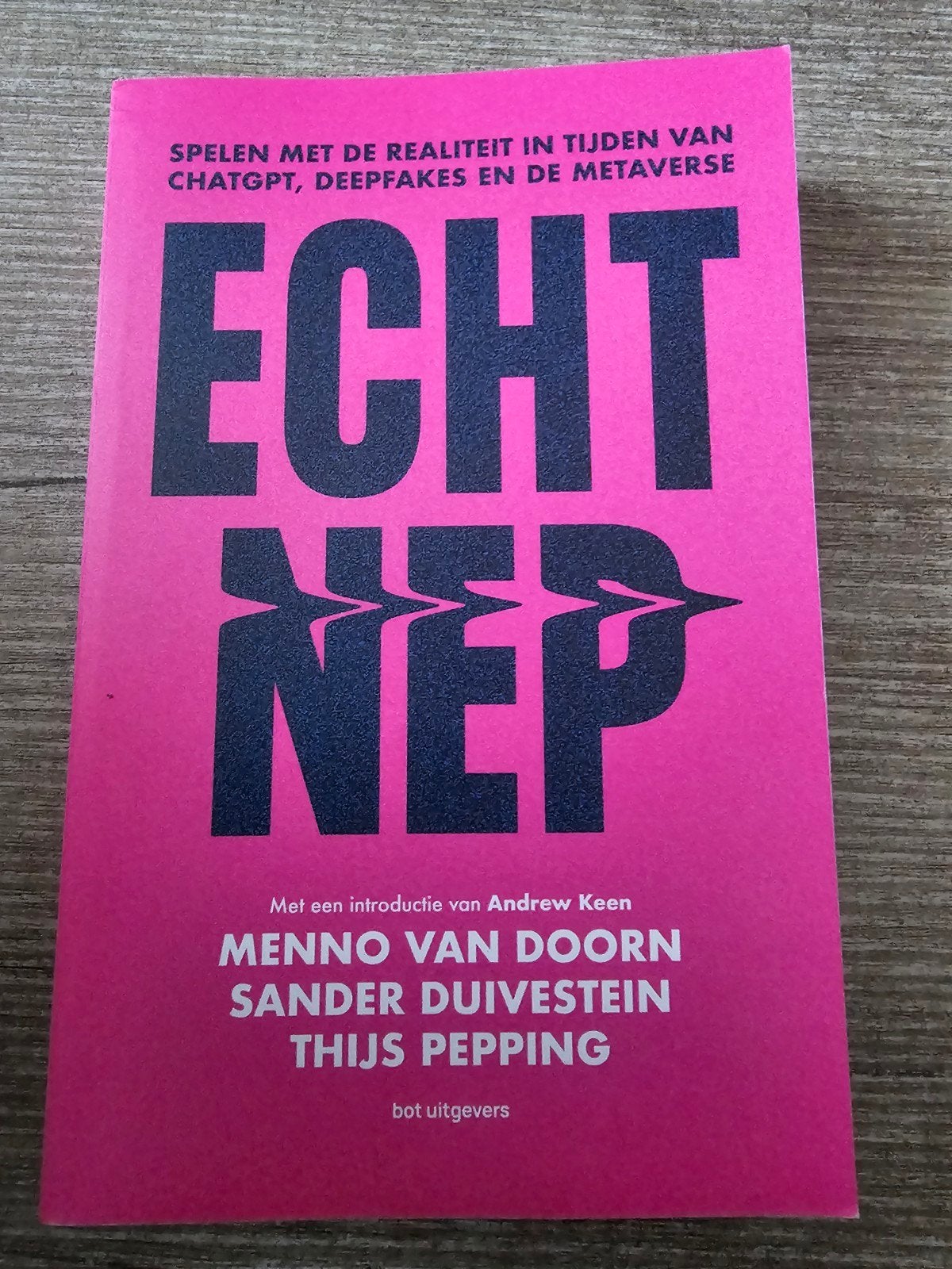 Echt Nep: Spelen met de realiteit in tijden van ChatGPT, Ophalen of Verzenden, Gelezen, Menno van Doorn, Sander Duivestein, Thijs Pepping