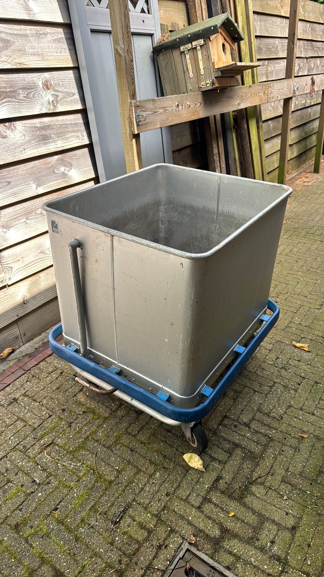 Alluminium voeropslagbak of hooi nat maken op wielen, Overige merken, Ophalen, Gebruikt, Voerbak/-ton