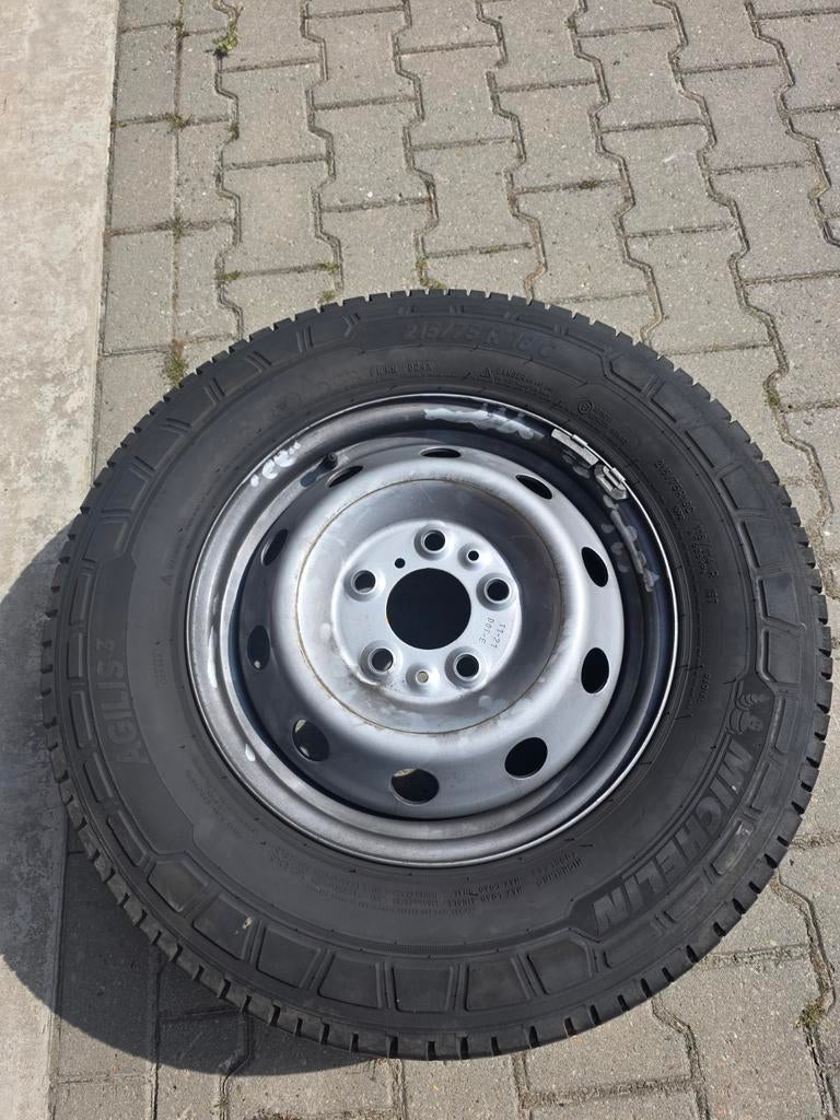 Michelin Agilis 215/75 R16C band op stalen velg, Ophalen of Verzenden, Gebruikt