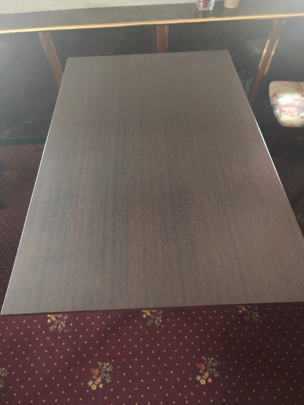 Elegante eettafel met donkerbruin blad en stevig onderstel, Gebruikt, 100 tot 150 cm, 50 tot 100 cm, Modern