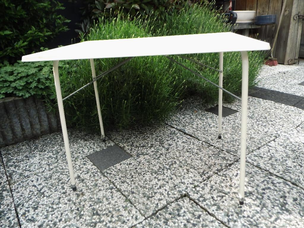 formica wit campingtafeltje ( bijzettafeltje)., Caravans en Kamperen, Ophalen, Gebruikt, Campingtafel