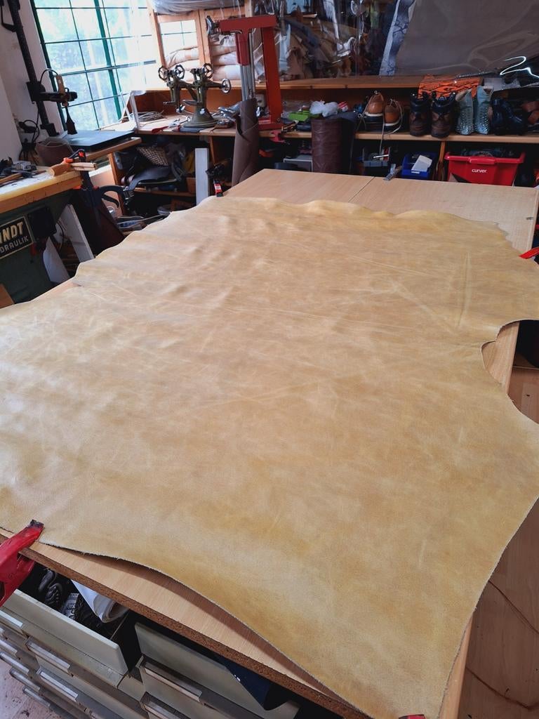 Mooie Runderhuid Geleefd leer, Hele of HALVE HUID, Overige kleuren, 120 cm of meer, Leer of Kunstleer, Nieuw
