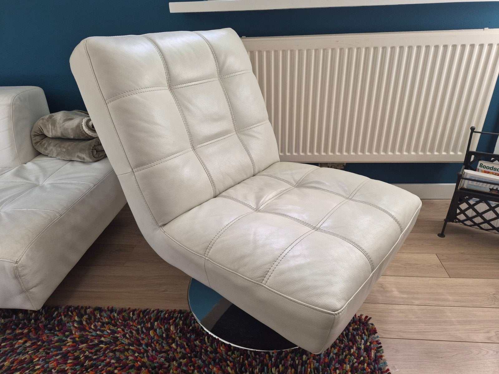 Leren fauteuil, wit, draaibaar, met chromen voet., Huis en Inrichting, Ophalen, Gebruikt, 75 tot 100 cm, Modern