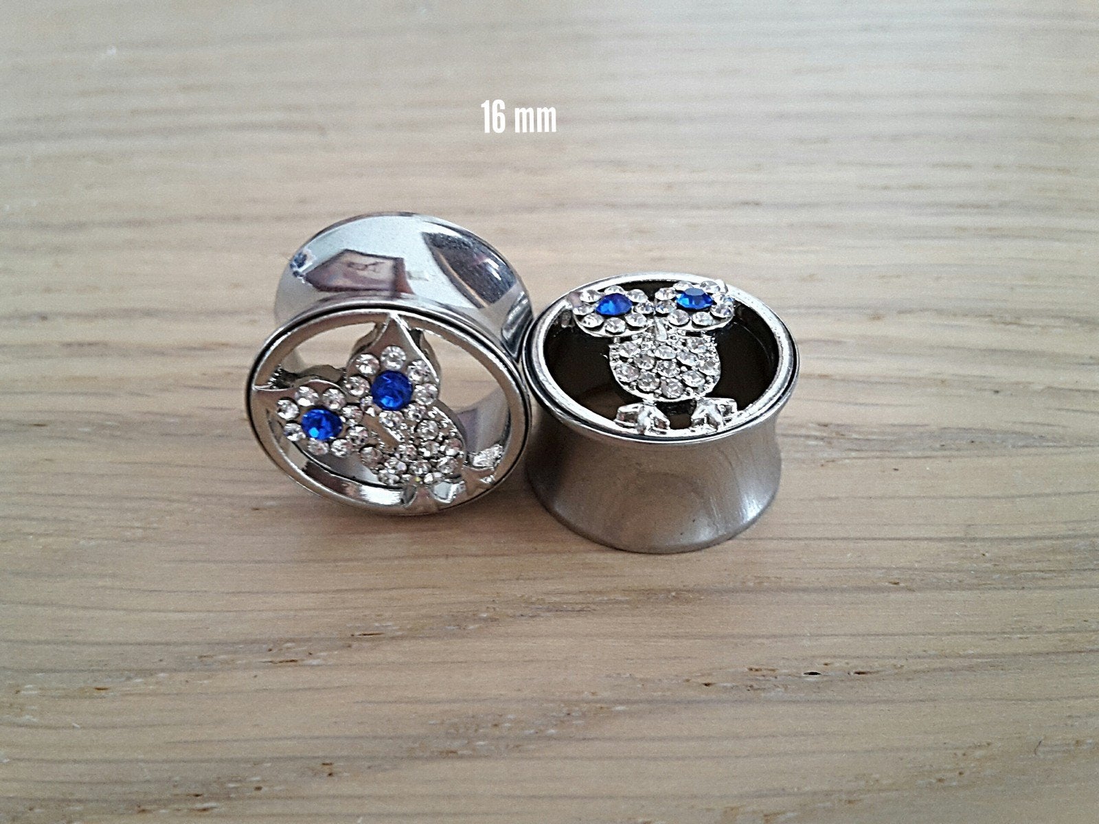 Nieuwe tunnels, pluggen. Staal. Uil met steentjes. 14 mm., Ophalen of Verzenden, Zo goed als nieuw, Staal, Oor- of Traguspiercing