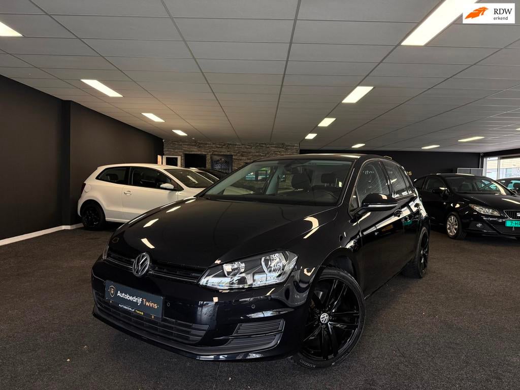 Volkswagen GOLF 1.2 TSI style|pdc|6bak|afneemb.trekhaak|18in, Auto's, Voorwielaandrijving, Euro 5, Stof, Gebruikt
