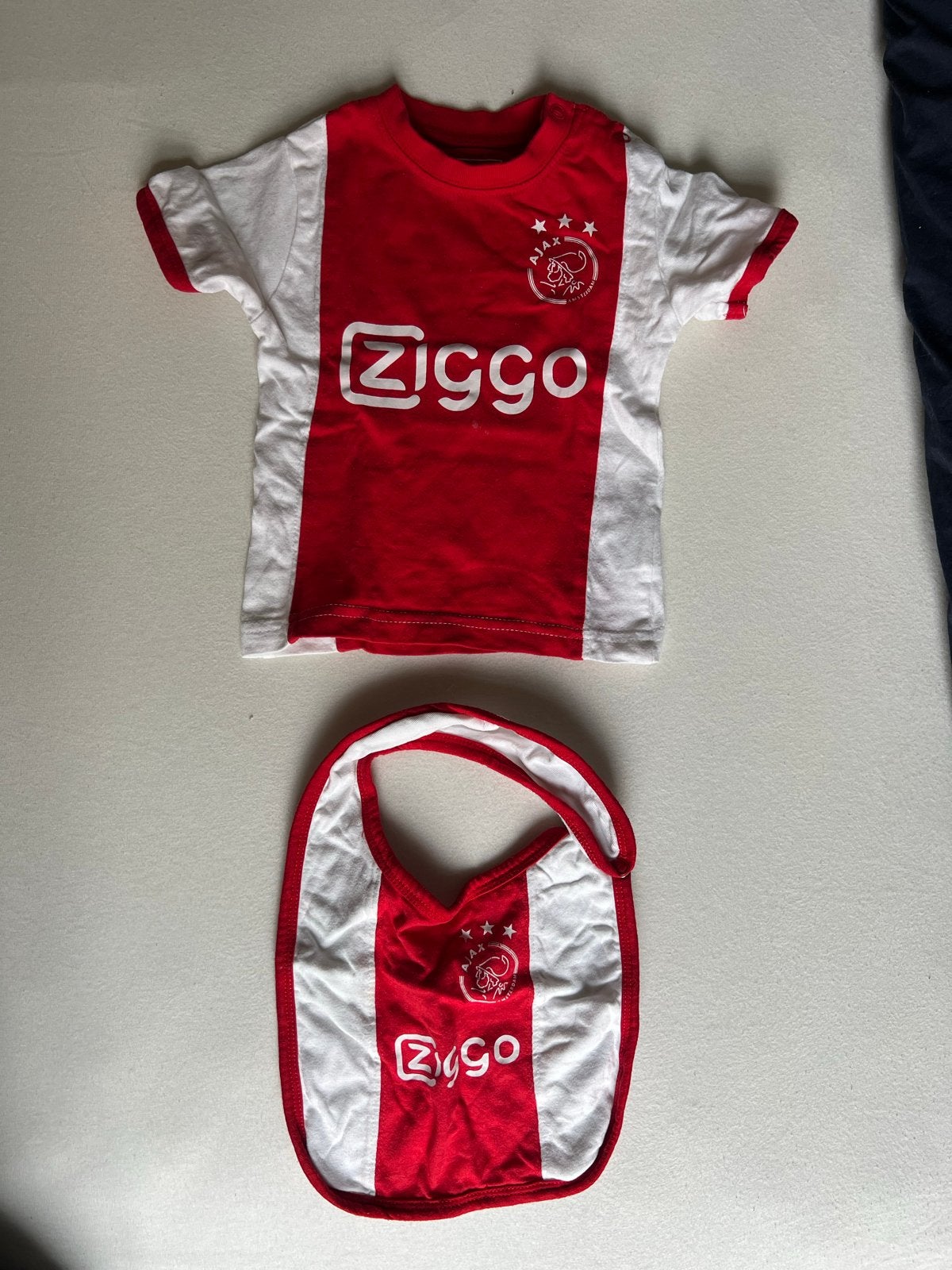 Ajax baby shirt en slabbetje - maat 62/68, Ophalen of Verzenden, Zo goed als nieuw, Jongetje of Meisje