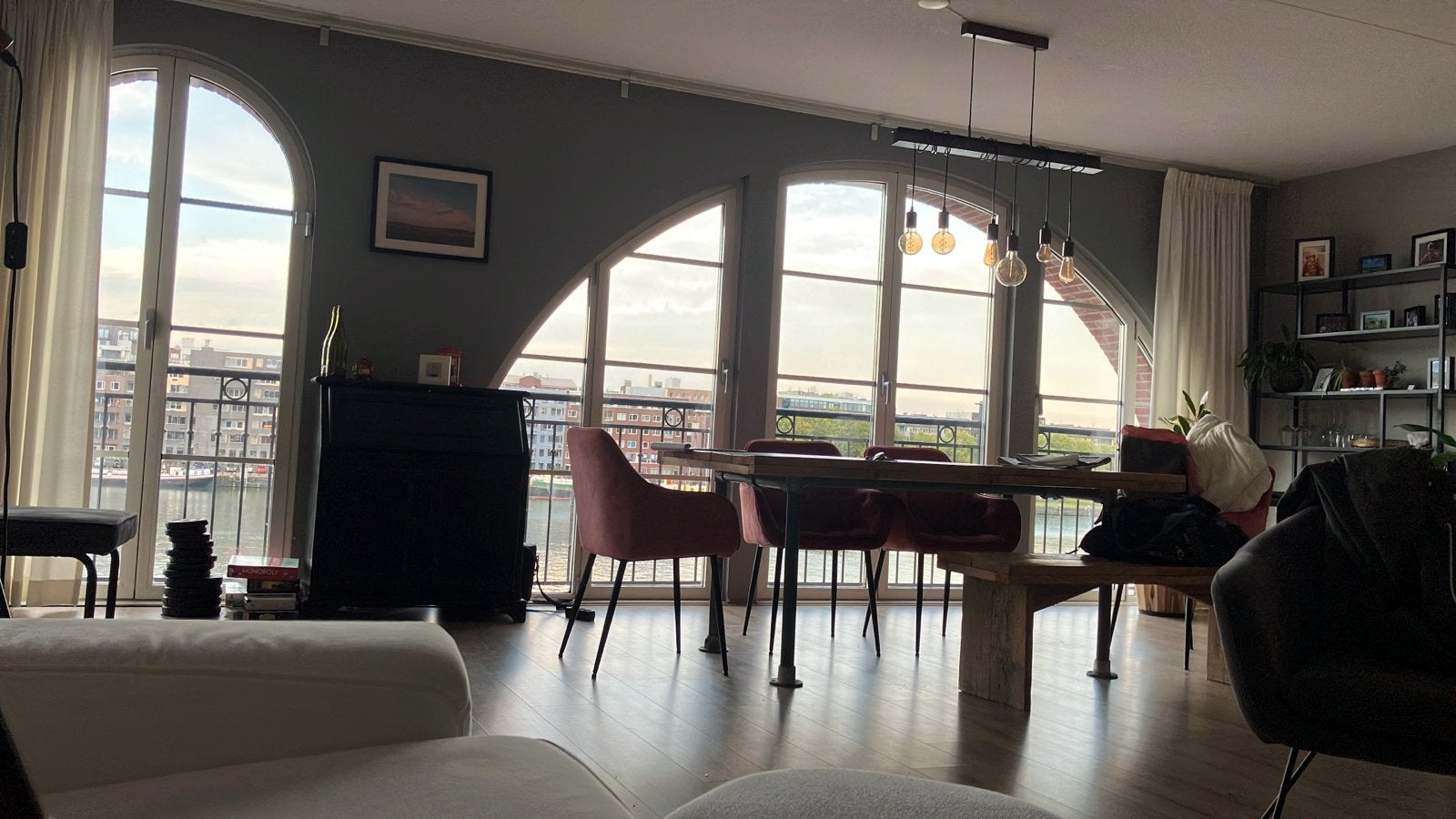 4 eetkamer stoelen, oud roze met zwarte poten, Huis en Inrichting, Stoelen, Ophalen, Overige kleuren, Zo goed als nieuw, Vier