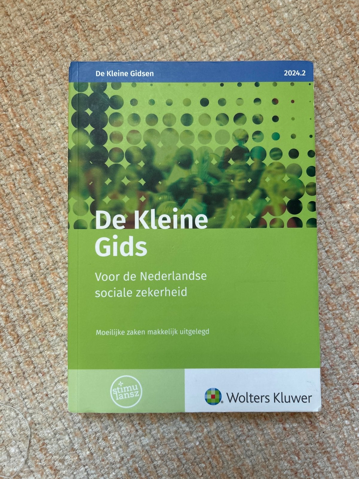 De Kleine Gids: Nederlandse sociale zekerheid 2024.2, Ophalen of Verzenden, Zo goed als nieuw