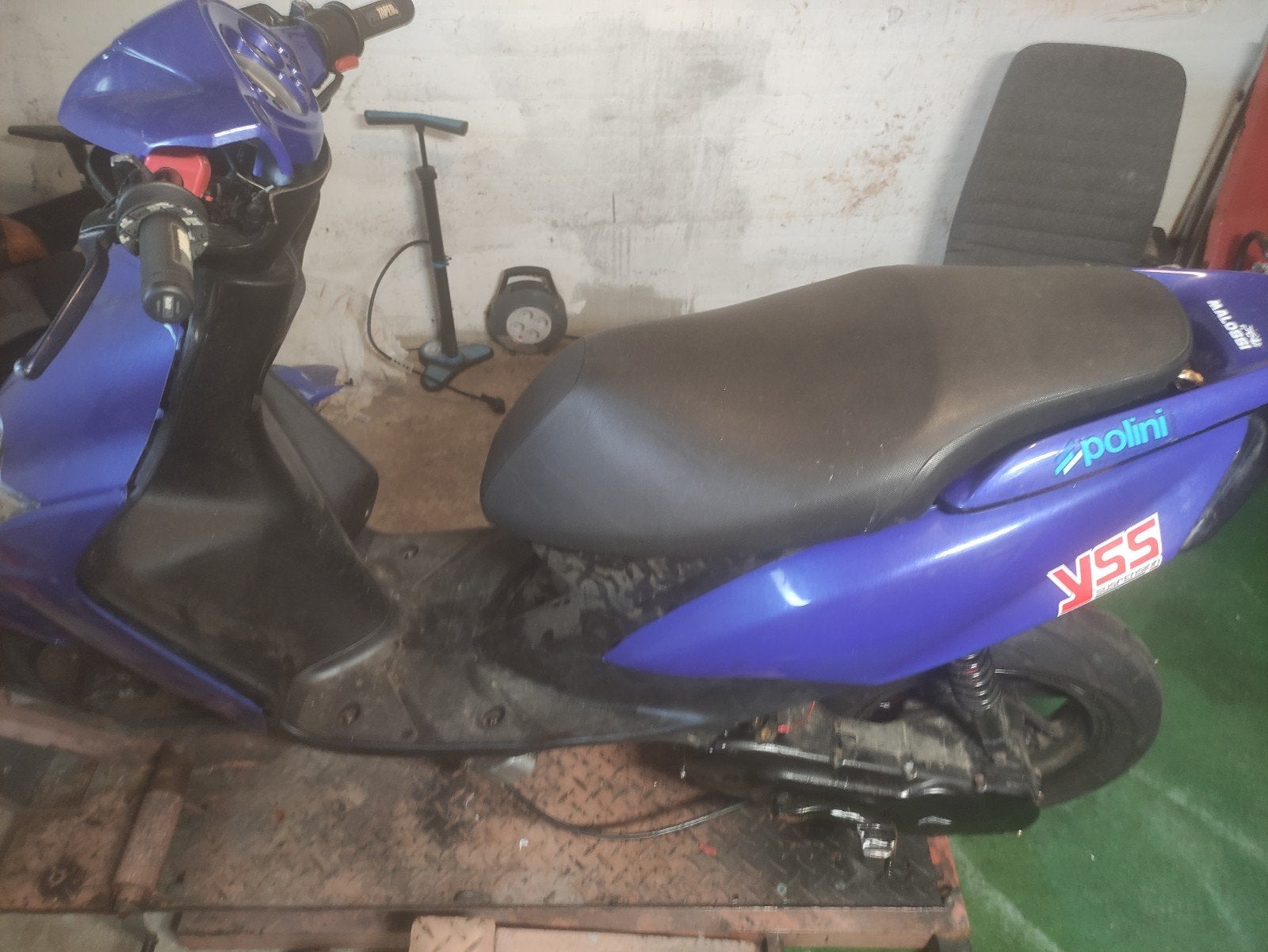 Yamaha jog r met papieren, Fietsen en Brommers, Snorfietsen en Snorscooters, Gebruikt, Yamaha, Tweetakt, Ophalen