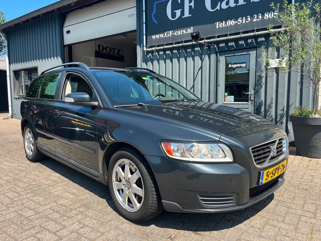 Volvo V50 2.0D Momentum 2009 APK AUTOMAAT AIRCO, Auto's, Volvo, Voorwielaandrijving, 136 pk, Gebruikt, 4 cilinders