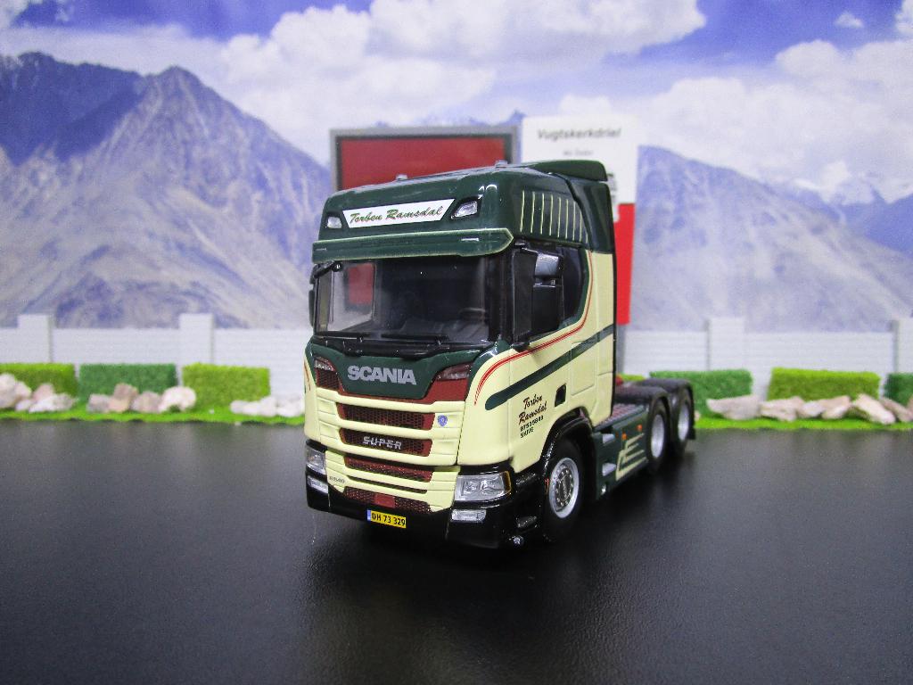 Wsi 01-3898 Torben Ramsdal , Scania R Highline CR20H 6x2, Hobby en Vrije tijd, Modelauto's | 1:50, Nieuw, Bus of Vrachtwagen, Wsi