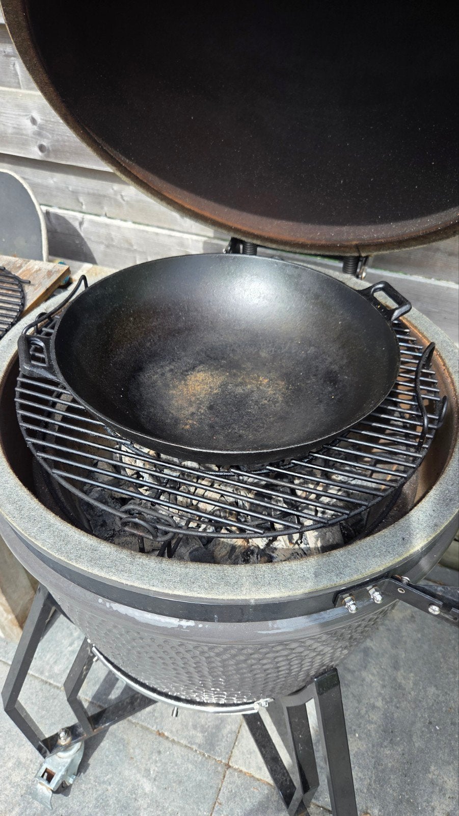 Zware gietijzeren wok 37 cm voor BBQ of fornuis, Ophalen of Verzenden, Gebruikt