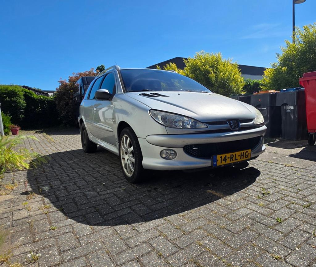 Peugeot 206 1.6 16V SW 2005 Grijs, Auto's, Peugeot, Voorwielaandrijving, 15 km/l, 40 €/maand, 4 cilinders