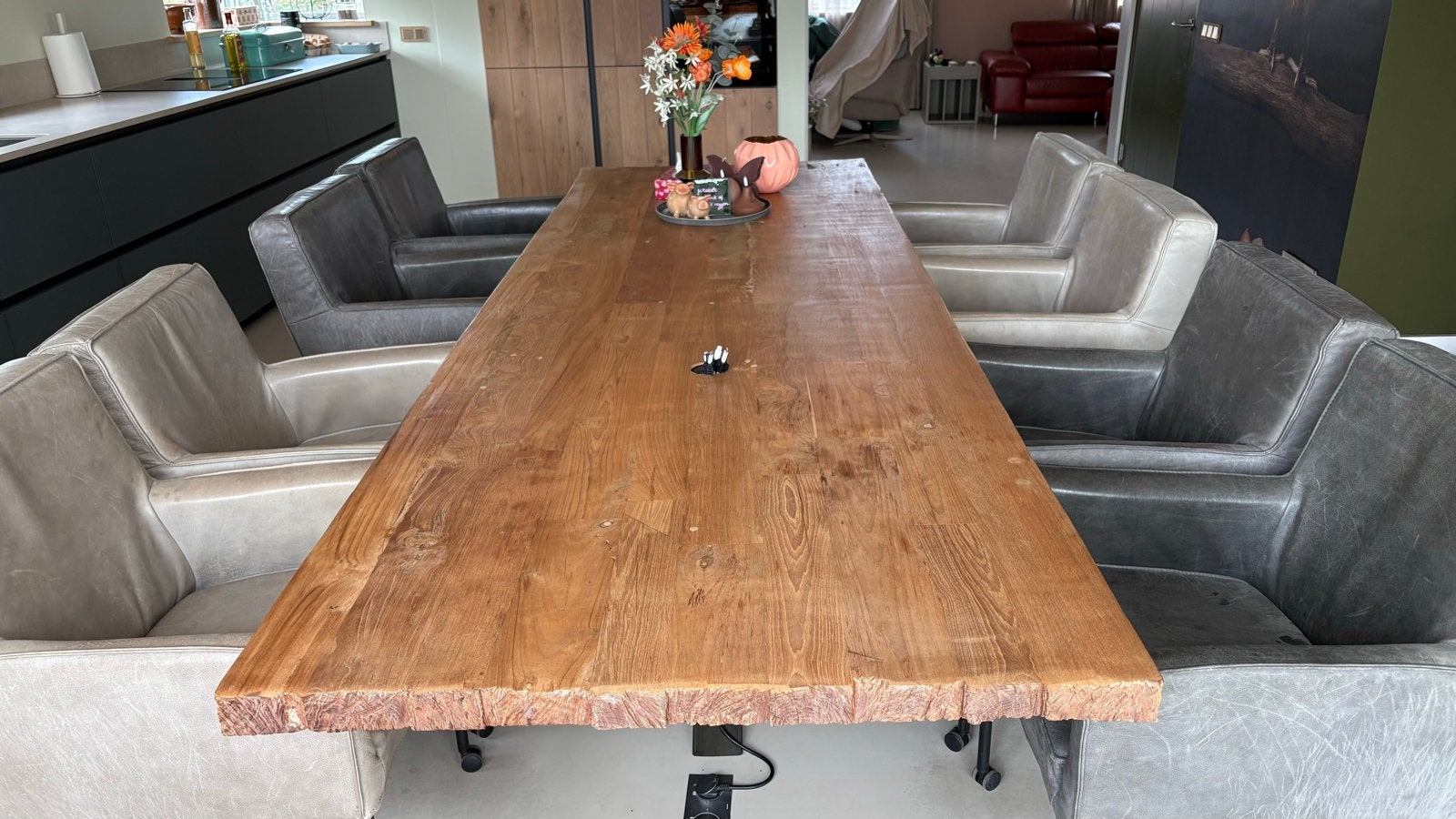 8 lederen eetkamerstoelen, comfortabel en in goede staat, Huis en Inrichting, Stoelen, Ophalen, Gebruikt, 2 kleuren  4 licht en 4 donker